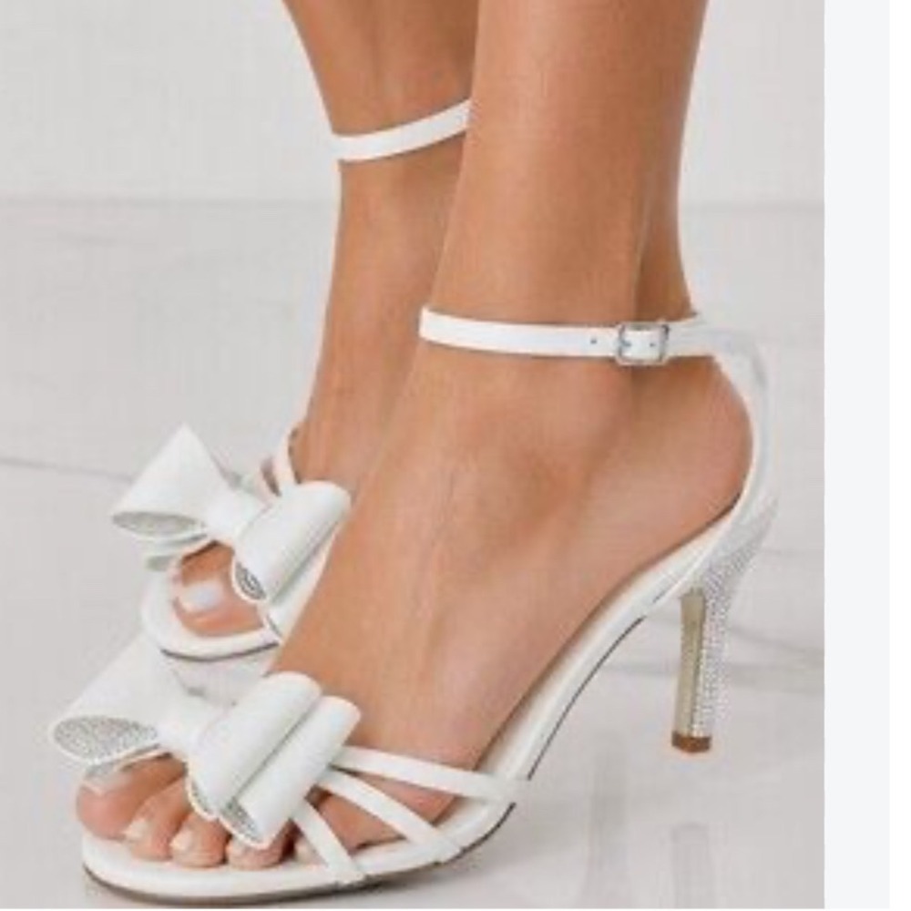 Steve Madden Mabilia Heeled Sandal Women 7M White Rhinestone Bow Ankle Strap